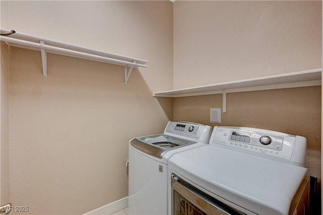 washroom featuring washing machine and clothes dryer