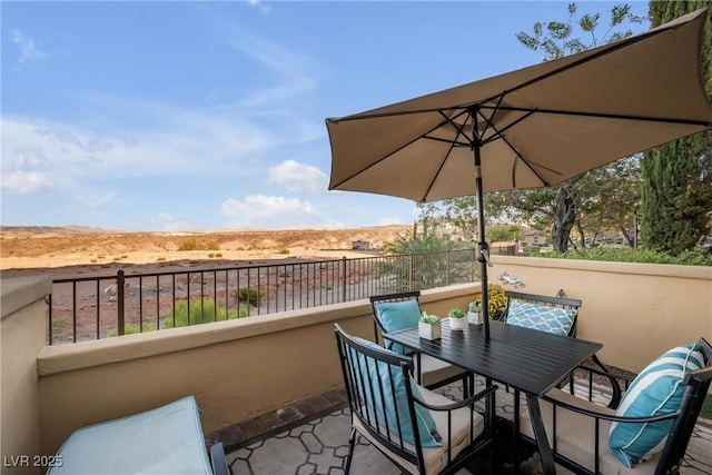 exterior space featuring outdoor dining area