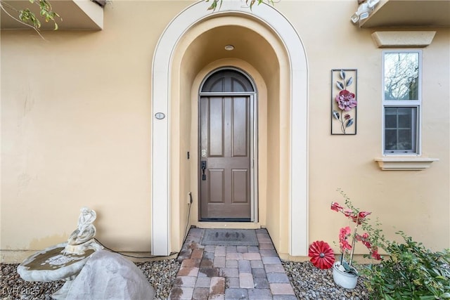 property entrance with stucco siding
