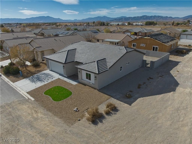 birds eye view of property featuring a mountain view