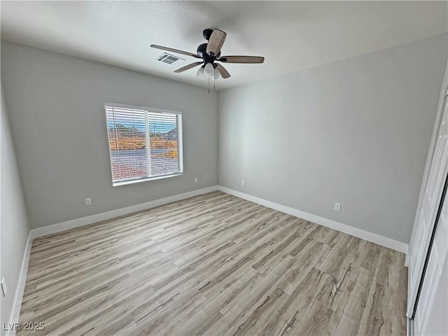 empty room featuring light hardwood / wood-style floors and ceiling fan