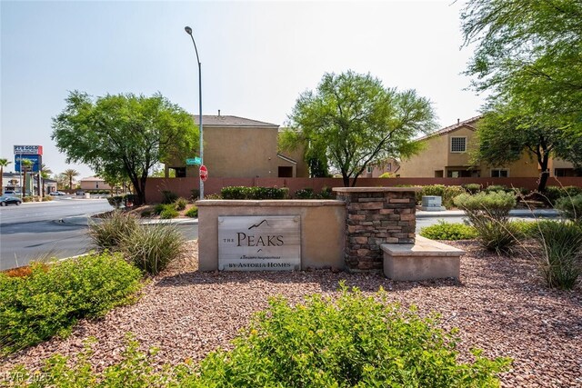 view of community / neighborhood sign