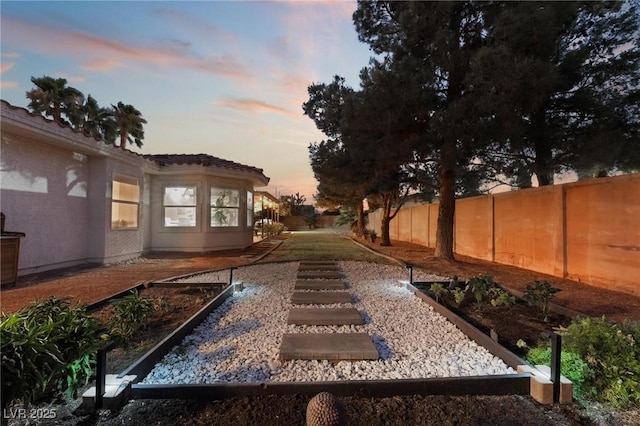 view of yard at dusk