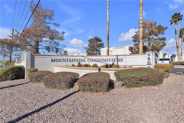 view of community / neighborhood sign