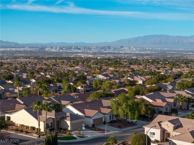 bird's eye view featuring a mountain view