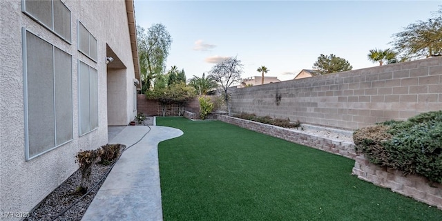 view of yard at dusk