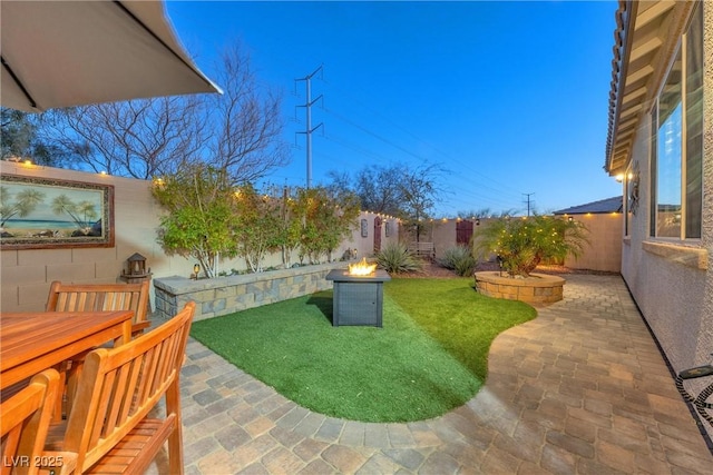 view of yard featuring a patio area