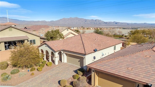 bird's eye view featuring a mountain view