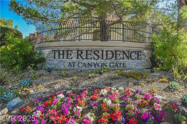 view of community / neighborhood sign