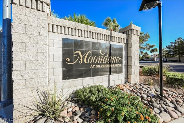 view of community / neighborhood sign