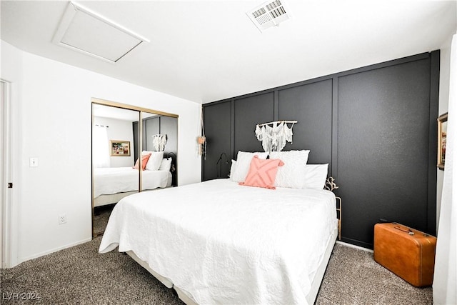 bedroom featuring carpet floors and a closet