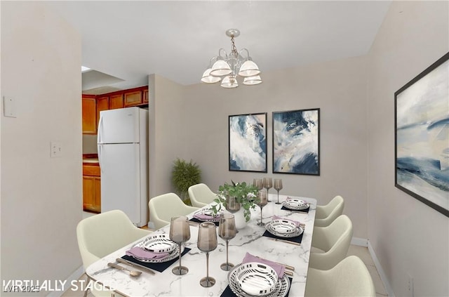 dining area with a notable chandelier