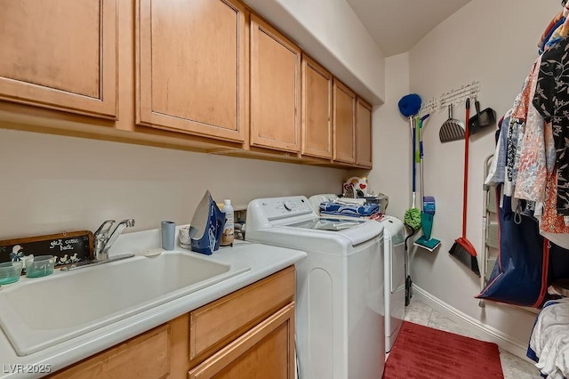 washroom with cabinets, sink, and washing machine and clothes dryer