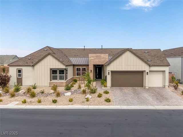 view of front of property featuring a garage