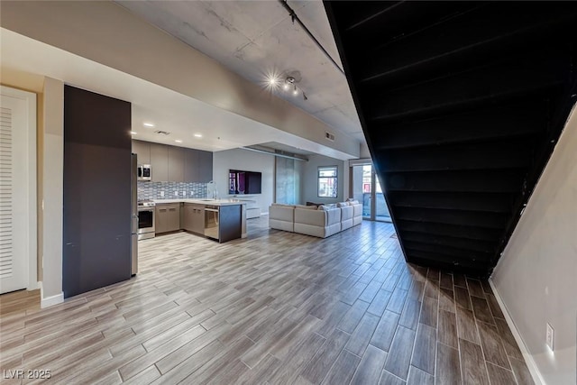 kitchen with appliances with stainless steel finishes and backsplash