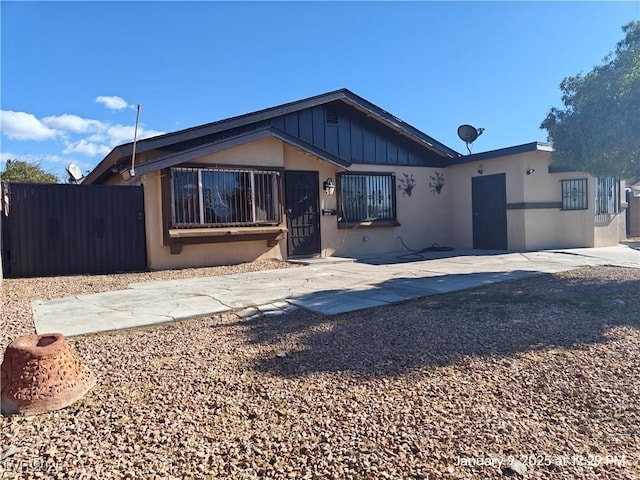 view of front of home featuring a patio