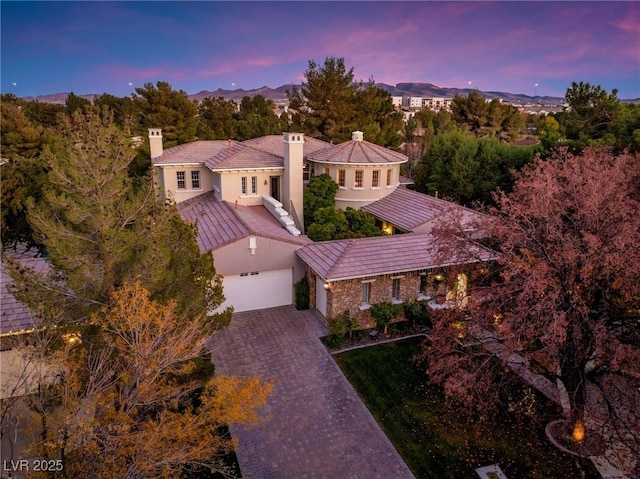 view of aerial view at dusk