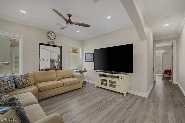 living area with light wood-style floors, baseboards, ornamental molding, and recessed lighting