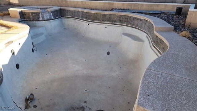 view of pool with an in ground hot tub