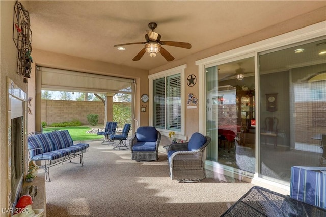 sunroom with ceiling fan