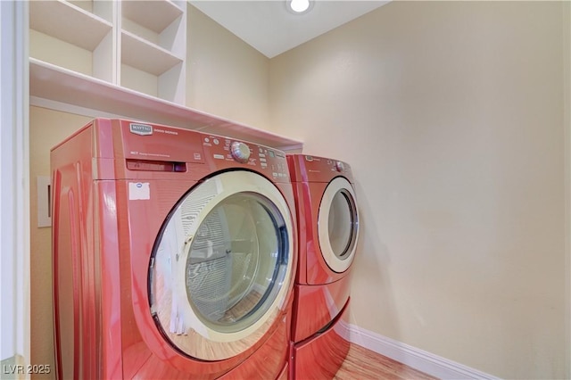 laundry room featuring light wood-type flooring and independent washer and dryer