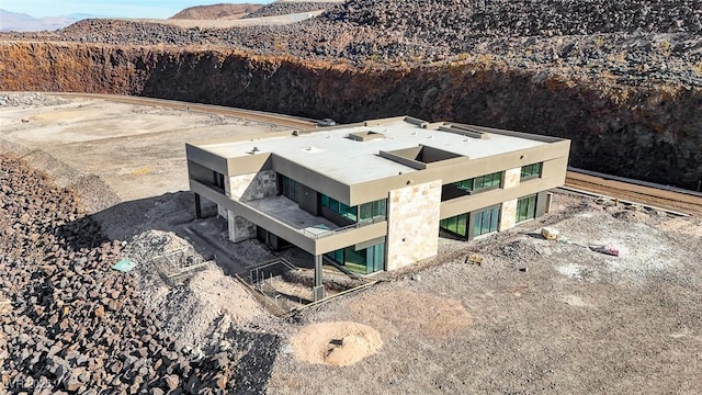 birds eye view of property featuring a mountain view