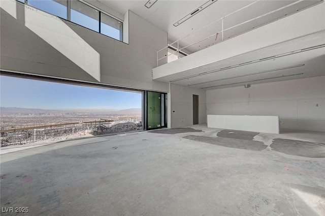 garage featuring a mountain view