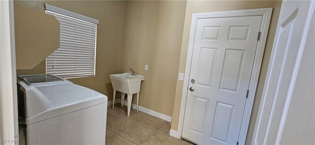 laundry room featuring light tile patterned floors and washing machine and clothes dryer