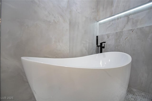 bathroom featuring a bathing tub