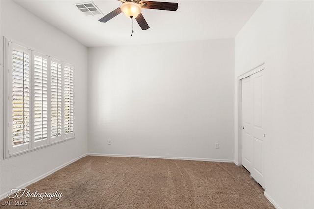 unfurnished room featuring carpet floors and ceiling fan