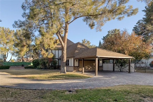 view of front of property with a front yard and a carport