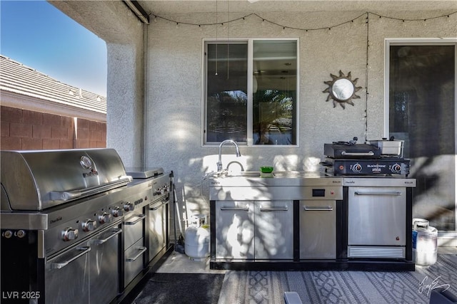 view of patio / terrace with an outdoor kitchen and grilling area