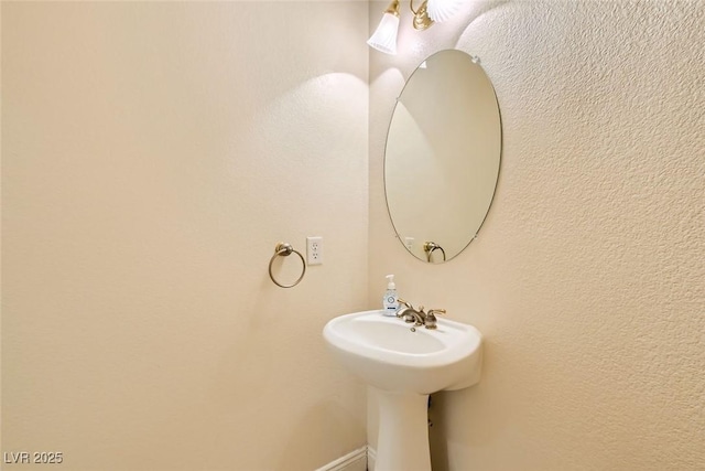 bathroom featuring sink