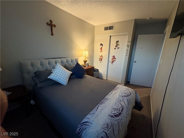 bedroom with carpet, a closet, and a textured ceiling