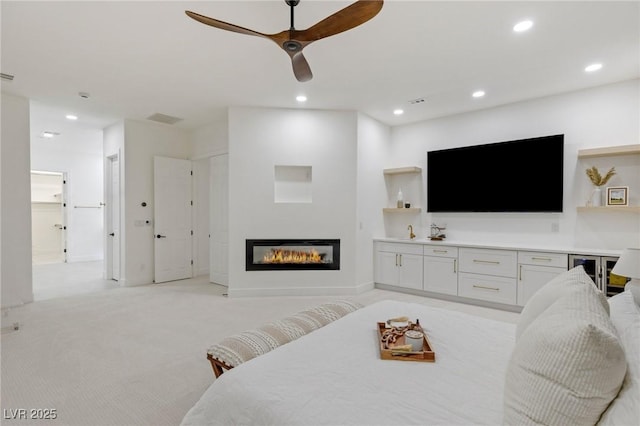 carpeted living room featuring ceiling fan