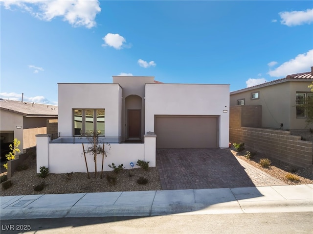 view of front facade featuring a garage