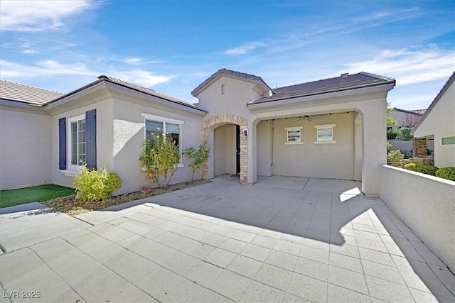 view of front of property featuring a patio and ceiling fan