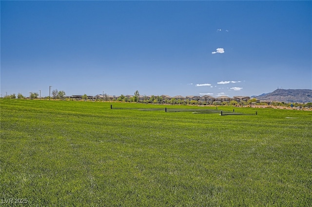 view of yard with a mountain view