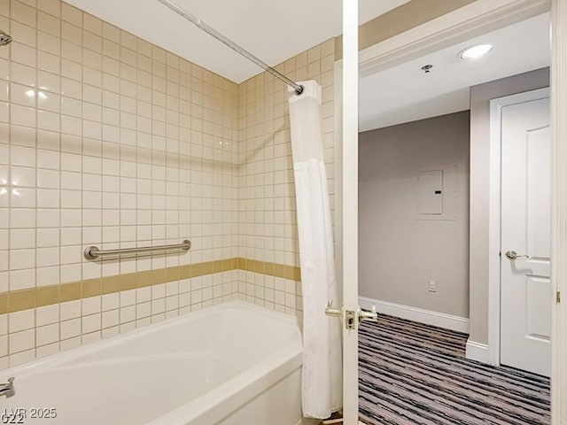 bathroom with shower / tub combo with curtain