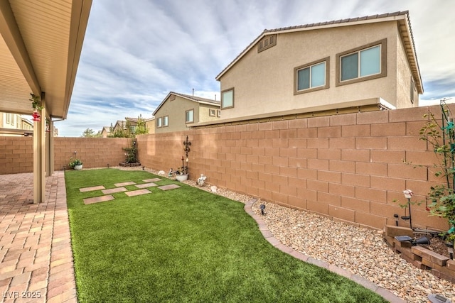 view of yard featuring a patio