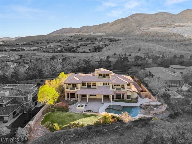 birds eye view of property featuring a mountain view