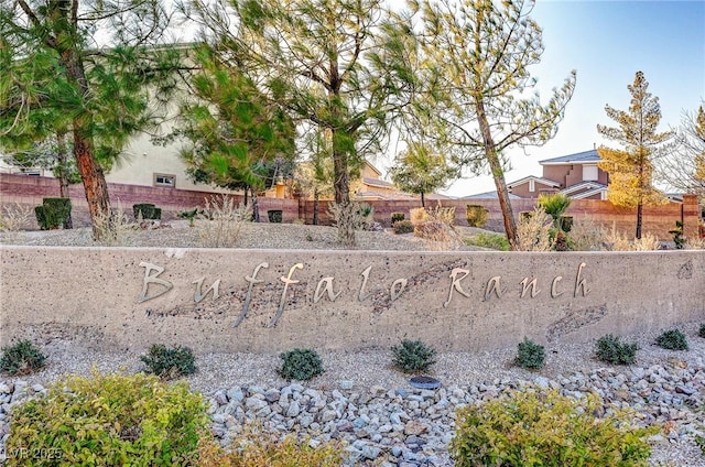 view of community / neighborhood sign