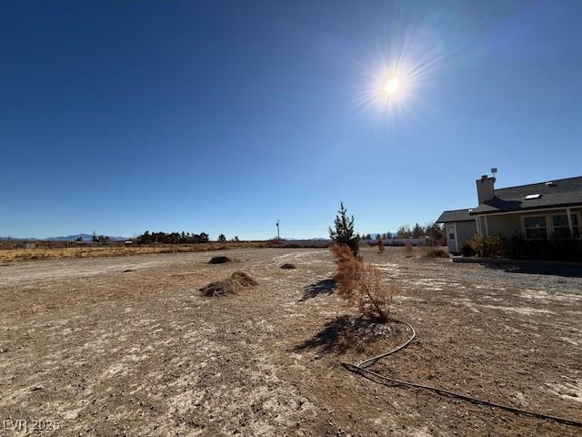 view of yard featuring a rural view