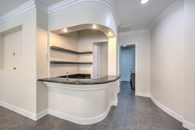 kitchen featuring ornamental molding