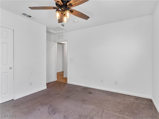 carpeted spare room featuring ceiling fan