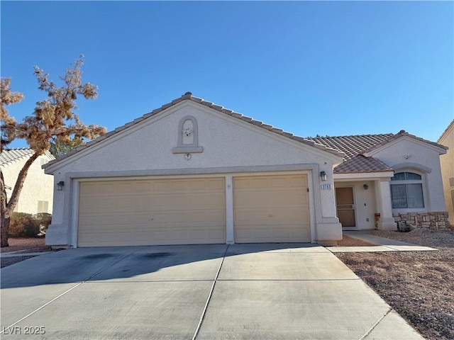 view of front facade with a garage