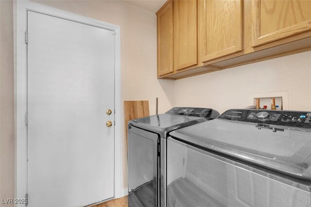 washroom featuring cabinets and washing machine and dryer