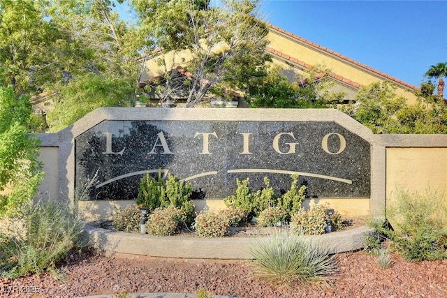 view of community / neighborhood sign