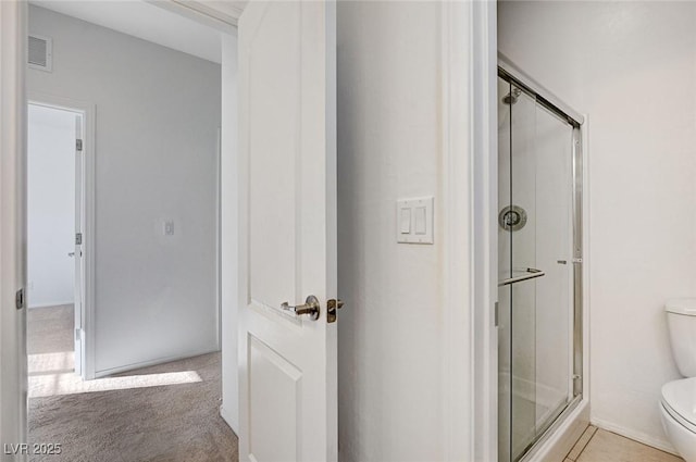 full bathroom featuring visible vents, a shower stall, and toilet