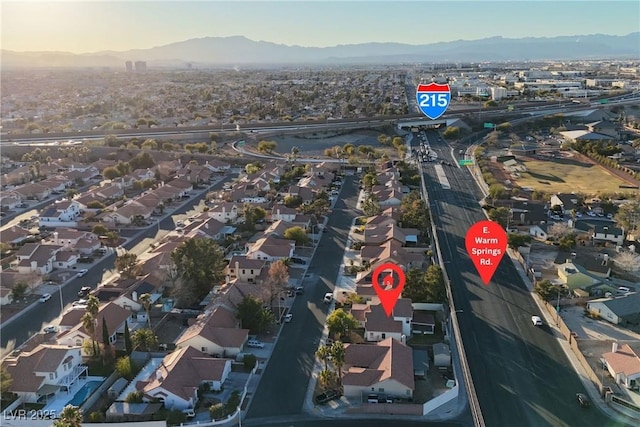 birds eye view of property featuring a mountain view